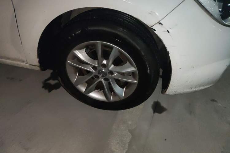 Used Brilliance H330 2013 1.5L Automatic Luxury Model Right Front Wheel Hub