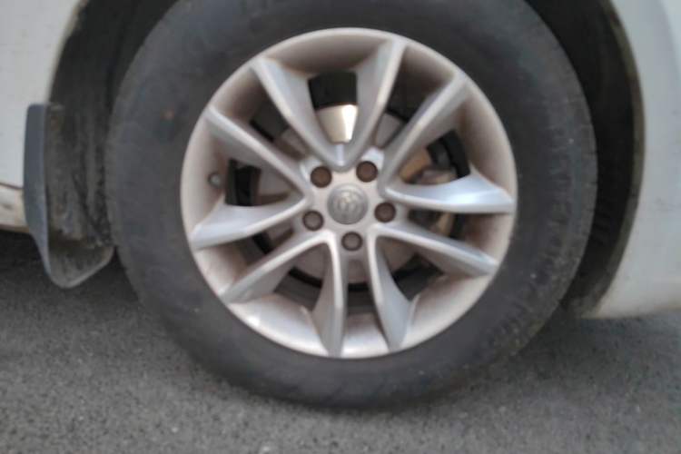 Used Brilliance H330 2013 1.5L Automatic Luxury Model Right Front Wheel Hub