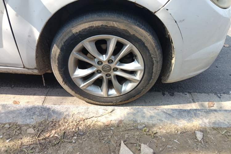 Used Brilliance H330 2013 1.5L Automatic Luxury Model Right Front Wheel Hub