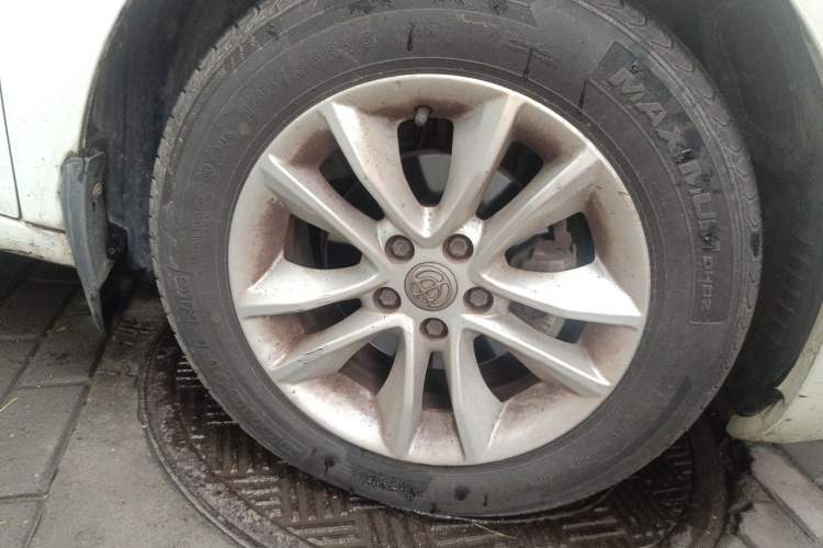Used Brilliance H330 2013 1.5L Automatic Luxury Model Right Front Wheel Hub