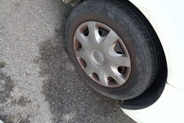 Used Brilliance H330 2013 1.5L Automatic Comfort Edition Right Front Wheel Hub