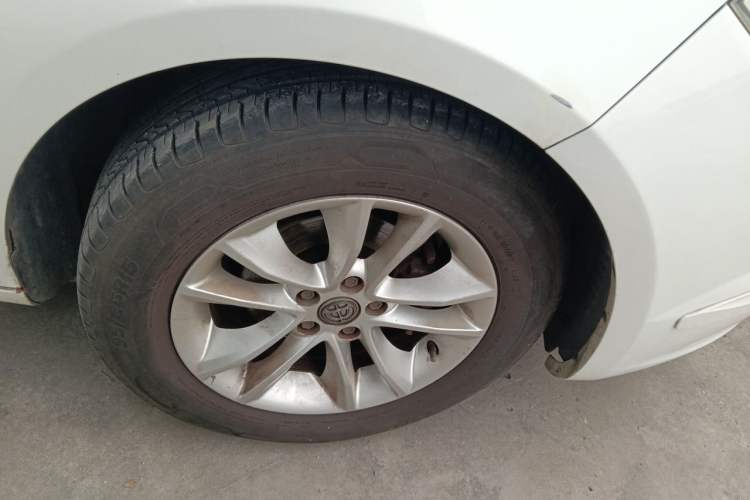 Used Brilliance H330 2013 1.5L Automatic Luxury Model Right Front Wheel Hub