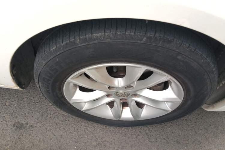 Used Brilliance H330 2013 1.5L Automatic Luxury Model Right Front Wheel Hub