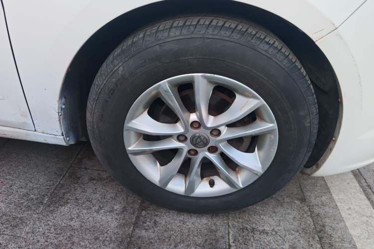 Used Brilliance H330 2013 1.5L Manual Comfort Model Right Front Wheel Hub