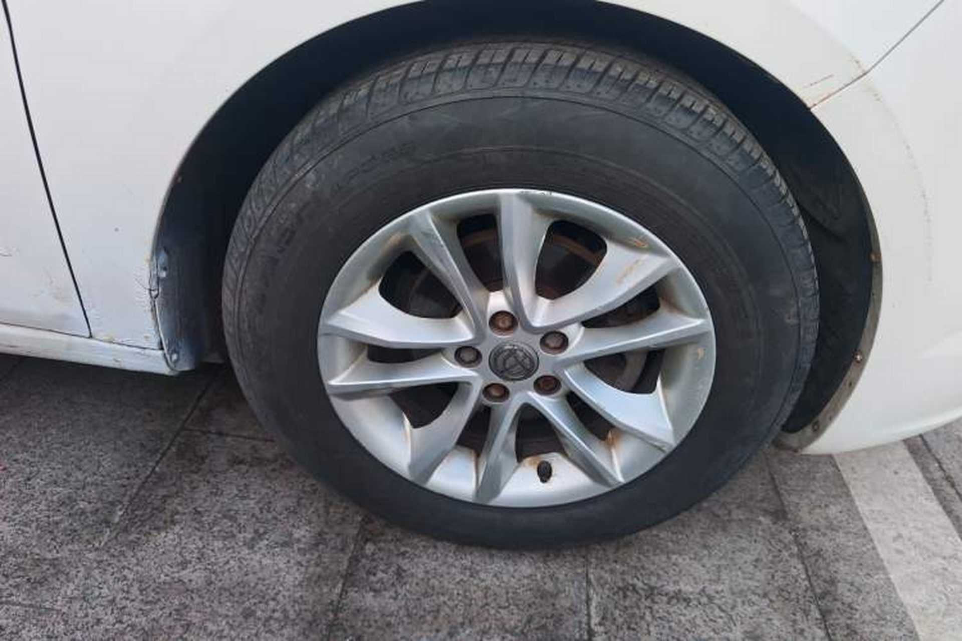 Used Brilliance H330 2013 1.5L Manual Comfort Model Right Front Wheel Hub