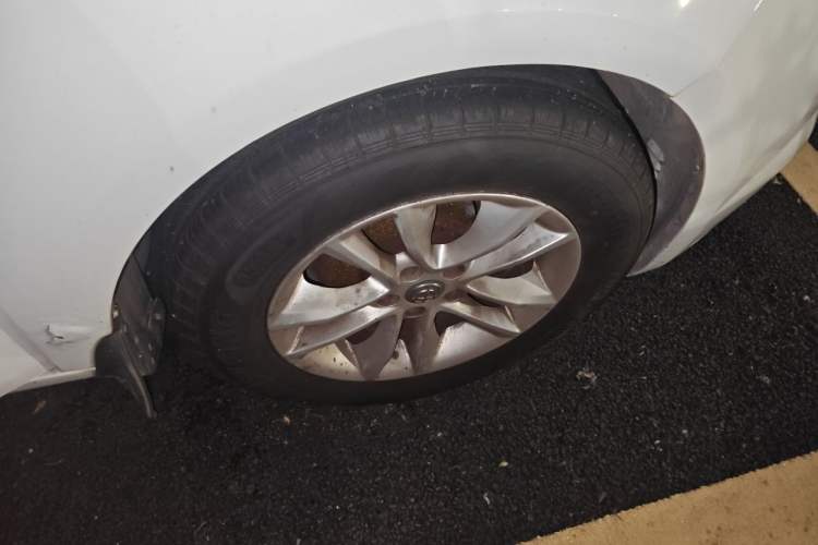 Used Brilliance H330 2013 1.5L Automatic Luxury Model Right Front Wheel Hub
