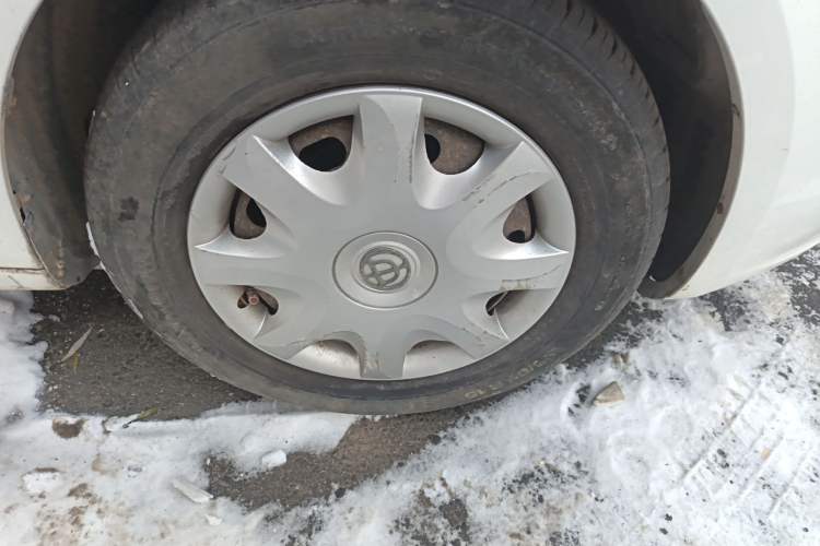 Used Brilliance H330 2013 1.5L Automatic Comfort Edition Right Front Wheel Hub