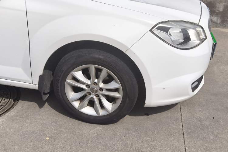 Used Brilliance H330 2013 1.5L Manual Comfort Model Right Front Wheel Hub