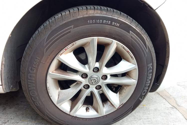 Used Brilliance H330 2013 1.5L Manual Comfort Model Right Front Wheel Hub