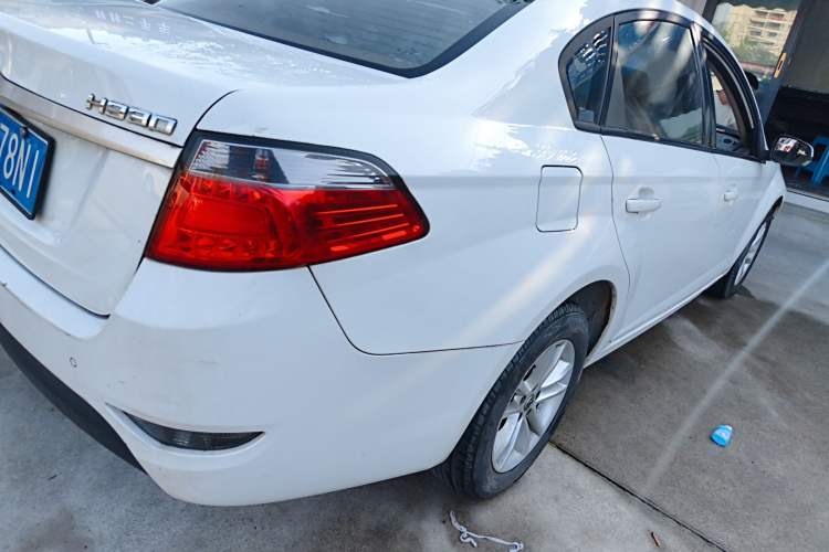 Used Brilliance H330 2013 1.5L Automatic Luxury Model Right Rear Taillight