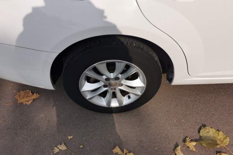 Used Brilliance H330 2013 1.5L Automatic Luxury Model Right Rear Wheel Hub