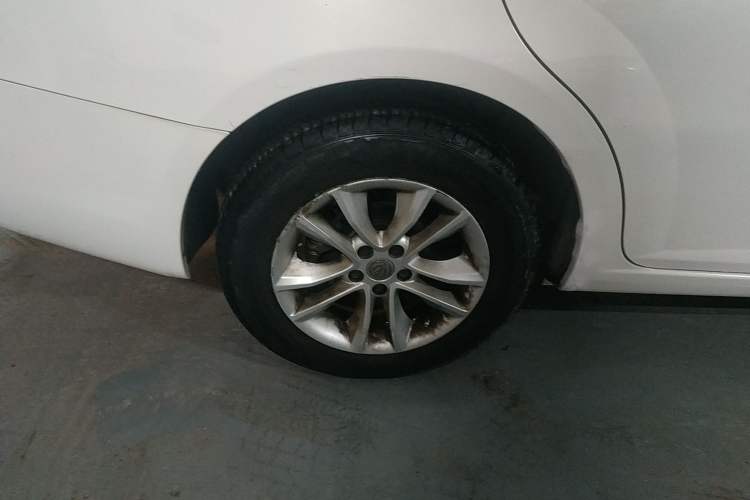 Used Brilliance H330 2013 1.5L Automatic Luxury Model Right Rear Wheel Hub