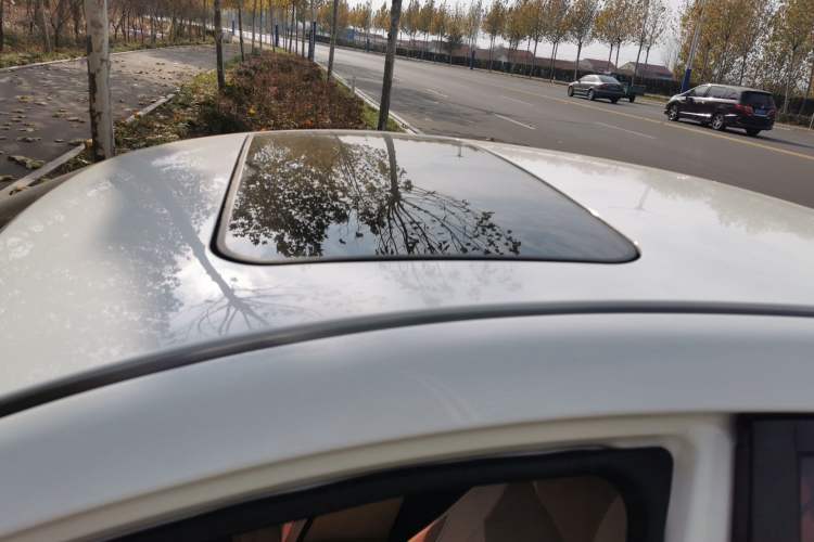 Used Brilliance H330 2013 1.5L Automatic Luxury Model Roof