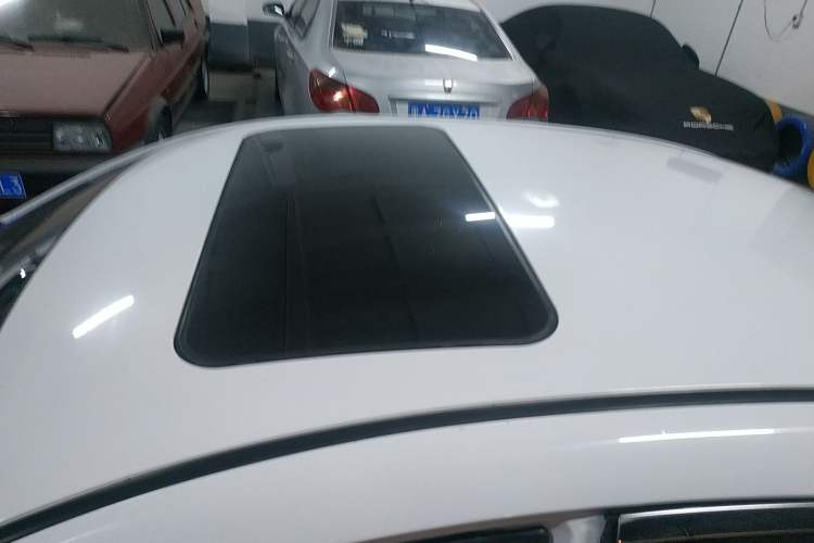 Used Brilliance H330 2013 1.5L Automatic Luxury Model Roof