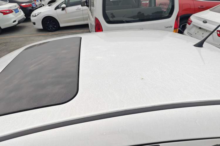 Used Brilliance H330 2013 1.5L Manual Luxury Model Roof
