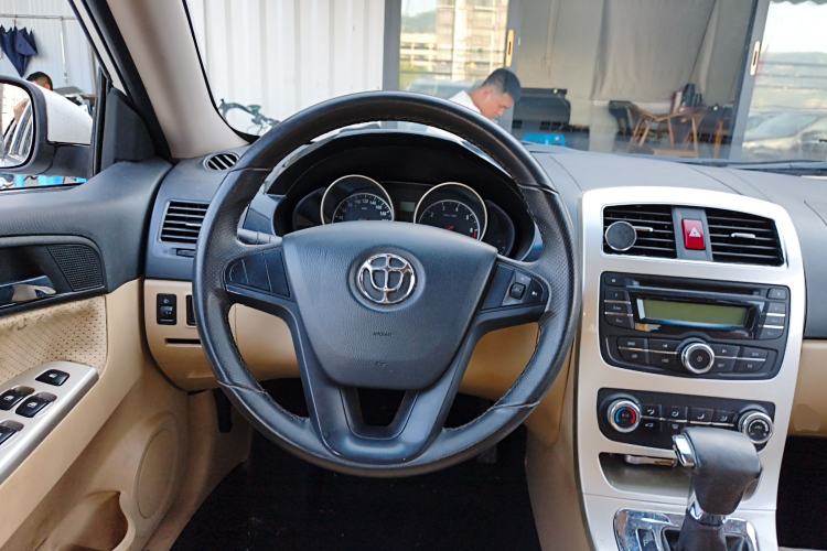 Used Brilliance H330 2013 1.5L Automatic Luxury Model Steering Wheel