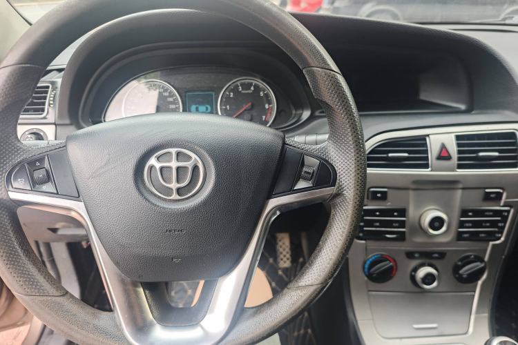 Used Brilliance H530 2017 1.6L Manual Comfort Model Interior 3