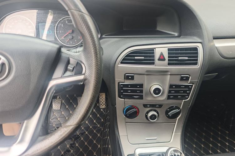 Used Brilliance H530 2017 1.6L Manual Comfort Model Interior 4