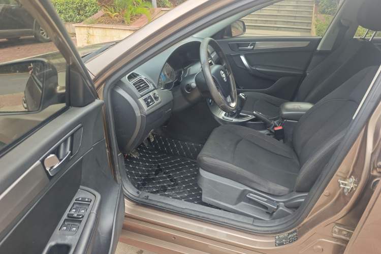 Used Brilliance H530 2017 1.6L Manual Comfort Model Interior 5