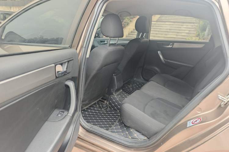 Used Brilliance H530 2017 1.6L Manual Comfort Model Interior 6