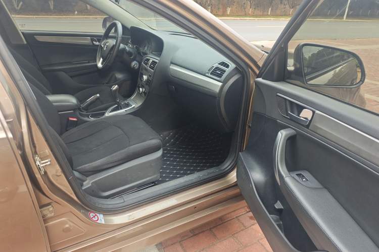 Used Brilliance H530 2017 1.6L Manual Comfort Model Interior 7