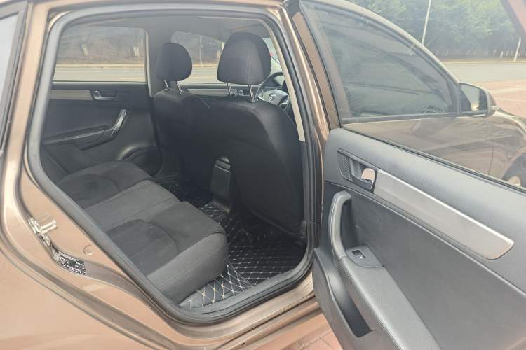 Used Brilliance H530 2017 1.6L Manual Comfort Model Interior 8