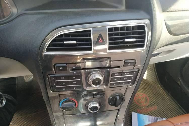 Used Brilliance H530 2011 1.6L Manual Comfort Version Audio And AC Panel