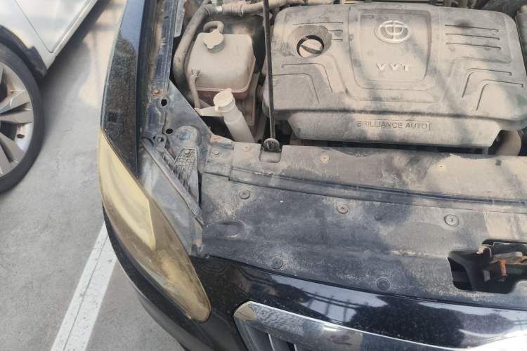 Used Brilliance H530 2011 1.6L Manual Comfort Version Engine Bay Right