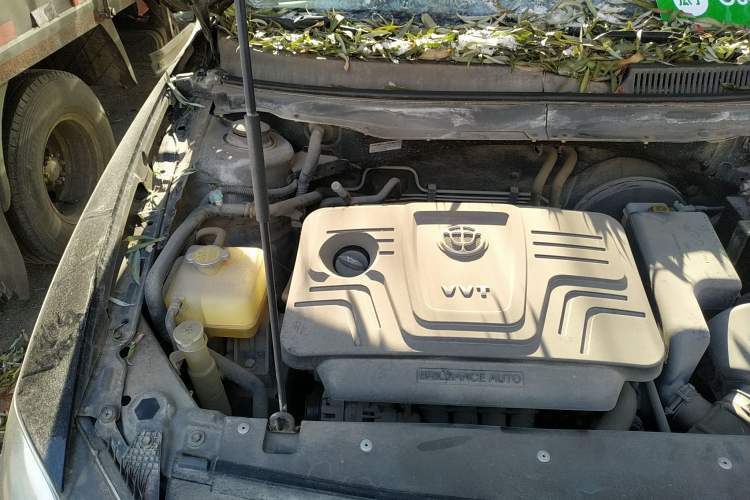 Used Brilliance H530 2011 1.6L Manual Comfort Version Engine Bay Right