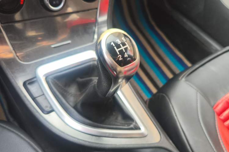 Used Brilliance H530 2011 1.6L Manual Comfort Version Gear Lever