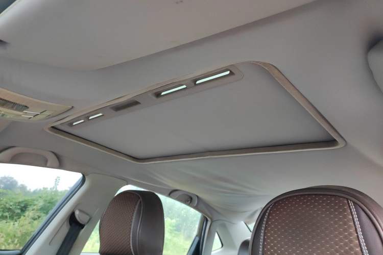 Used Brilliance H530 2011 1.6L Manual Luxury Model Headliner