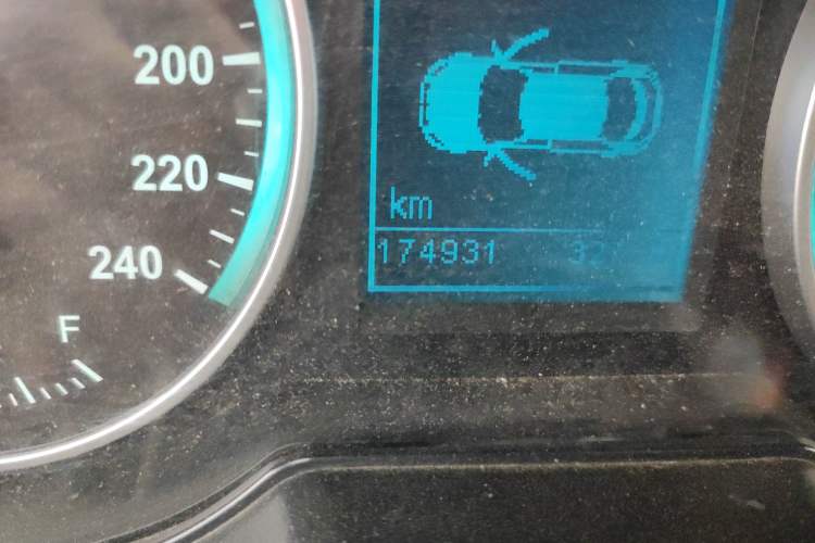 Used Brilliance H530 2011 1.6L Manual Luxury Model Odometer Close Up