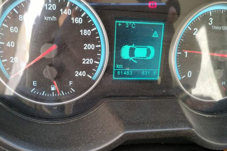 Used Brilliance H530 2011 1.6L Manual Comfort Version Odometer Close Up