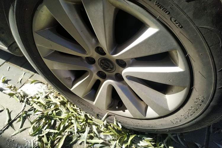 Used Brilliance H530 2011 1.6L Manual Comfort Version Right Front Wheel Hub