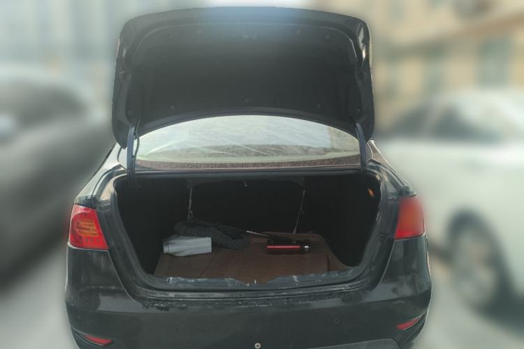 Used Brilliance H530 2011 1.6L Manual Comfort Version Trunk