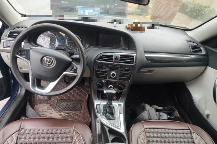 Used Brilliance H530 2011 1.6L Automatic Comfort Edition Center Console