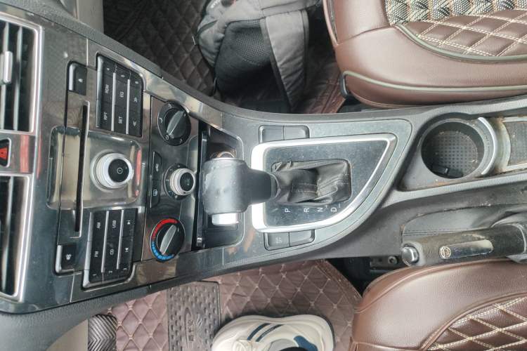 Used Brilliance H530 2011 1.6L Automatic Comfort Edition Gear Lever