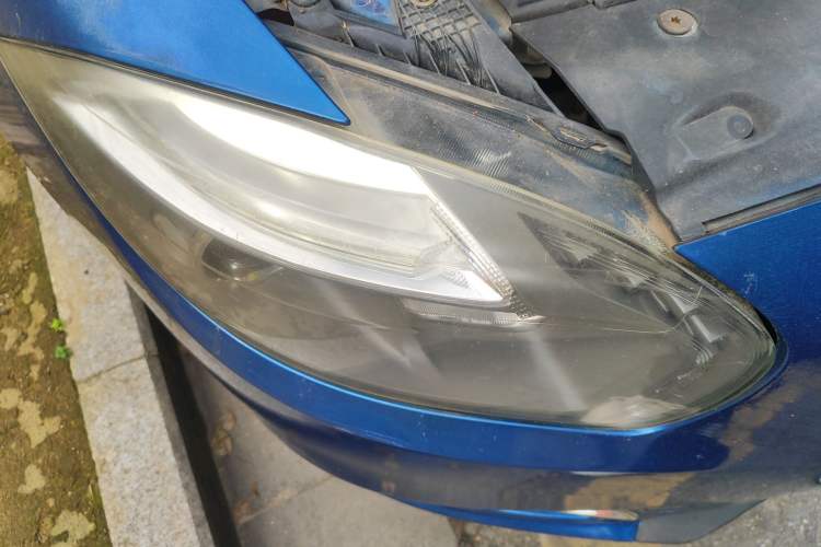 Used Brilliance H530 2011 1.6L Automatic Comfort Edition Right Front Headlight