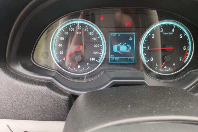 Used Brilliance H530 2011 1.6L Manual Comfort Version Odometer Close Up