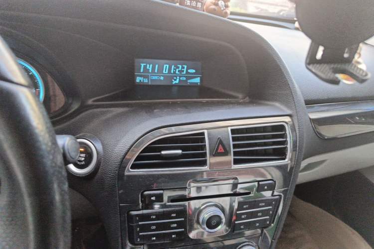 Used Brilliance H530 2011 1.6L Manual Luxury Model Audio And AC Panel