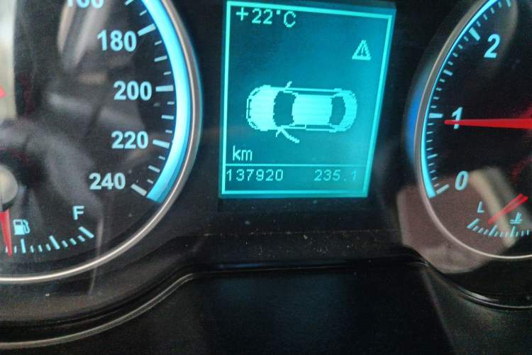 Used Brilliance H530 2011 1.6L Manual Luxury Model Odometer Close Up