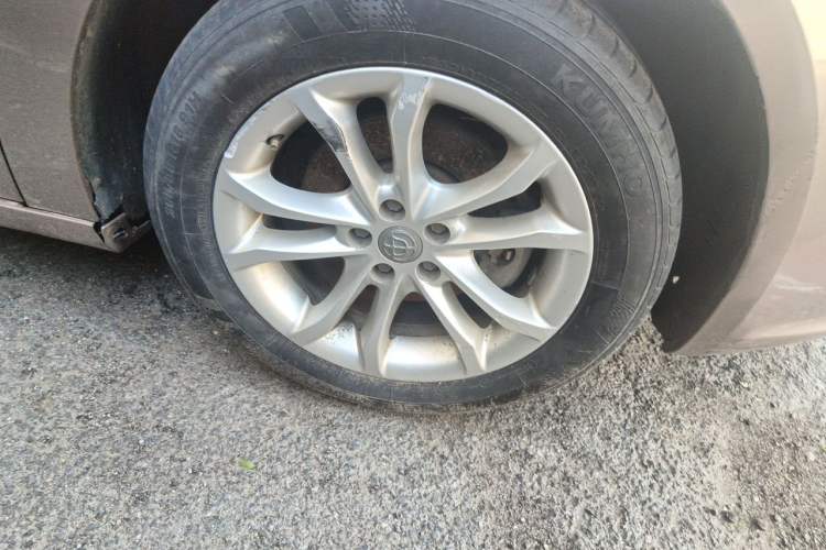 Used Brilliance H530 2011 1.6L Manual Luxury Model Right Front Wheel Hub