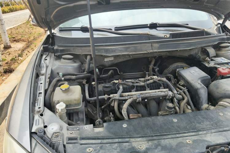 Used Brilliance H530 2011 1.6L Manual Luxury Model Engine Bay Right