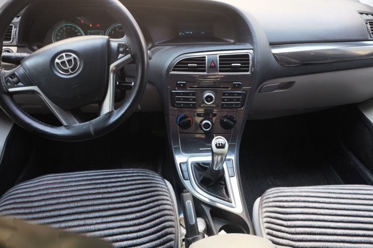 Used Brilliance H530 2011 1.6L Manual Comfort Version Center Console