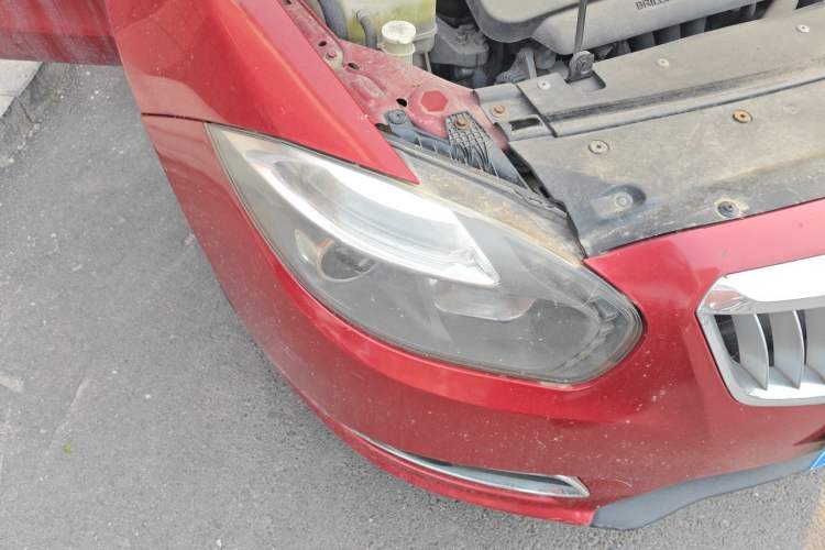 Used Brilliance H530 2011 1.6L Automatic Comfort Edition Right Front Headlight