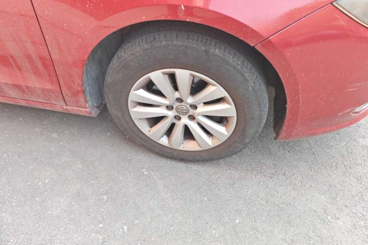 Used Brilliance H530 2011 1.6L Automatic Comfort Edition Right Front Wheel Hub