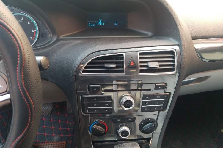 Used Brilliance H530 2011 1.6L Automatic Comfort Edition Audio And AC Panel
