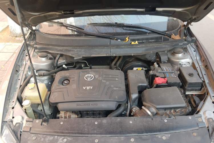 Used Brilliance H530 2011 1.6L Automatic Comfort Edition Engine Bay