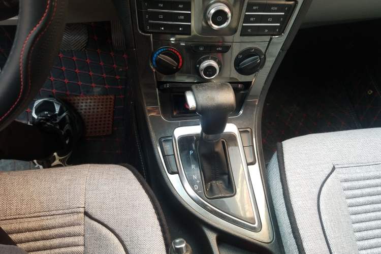 Used Brilliance H530 2011 1.6L Automatic Comfort Edition Gear Lever