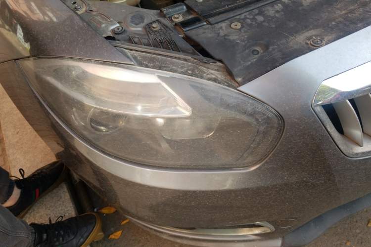 Used Brilliance H530 2011 1.6L Automatic Comfort Edition Right Front Headlight